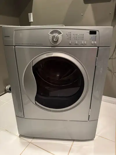 This is an excellent working dryer, perfect for a lake house or cottage, ready to tackle all your dr...