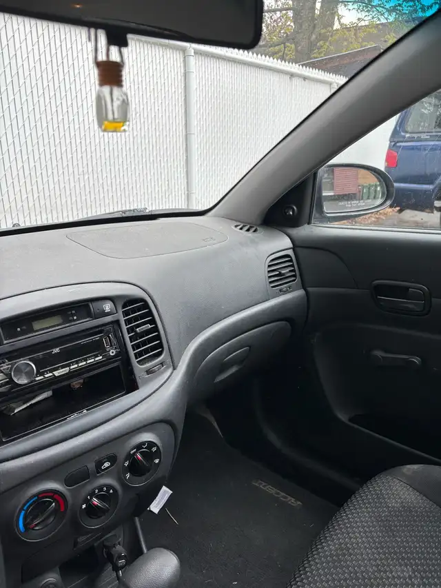 Hyundai Accent in Cars & Trucks in Drummondville - Image 8