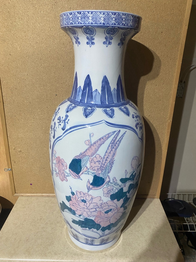 26 inch Floor Standing Vase in Home Décor & Accents in Kitchener / Waterloo