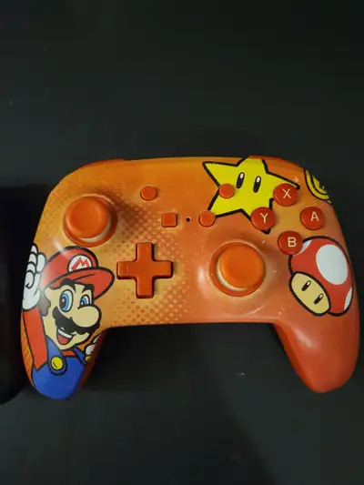 Nintendo switch controllers in good condition set of two for one price. *Please note these do not co...