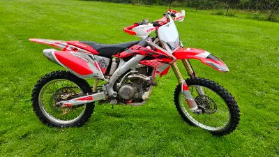 2006 HONDA CRF450R for sale. Bike starts quick and runs great. Top end was done 3 yrs ago and has on...