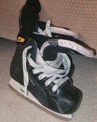 Bauer toddler ice skates Y9