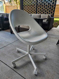 Great Condition!! White Swivel Office Chair for Sale!!
