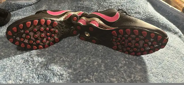 Cash only please Nike shox lady’s 5.5FIRM on $ in Women's - Shoes in Peterborough - Image 4