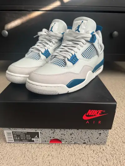 Jordan 4 Military Blue Size 11, View more