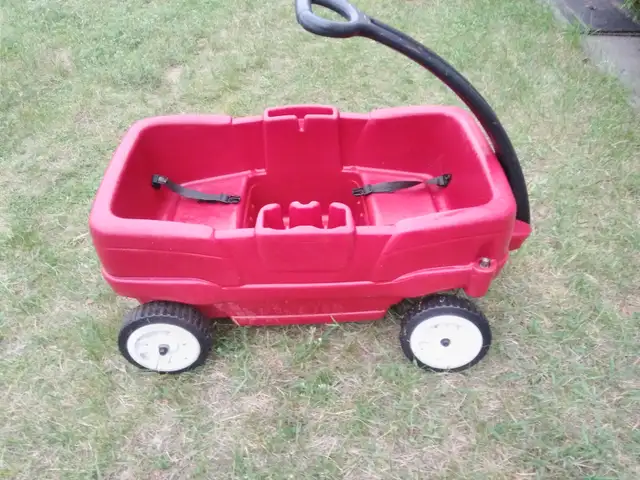Pull wagon with seatbelts