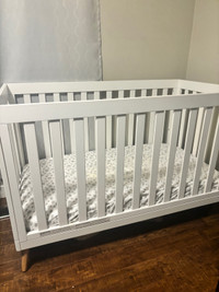 Baby crib  with mattres 