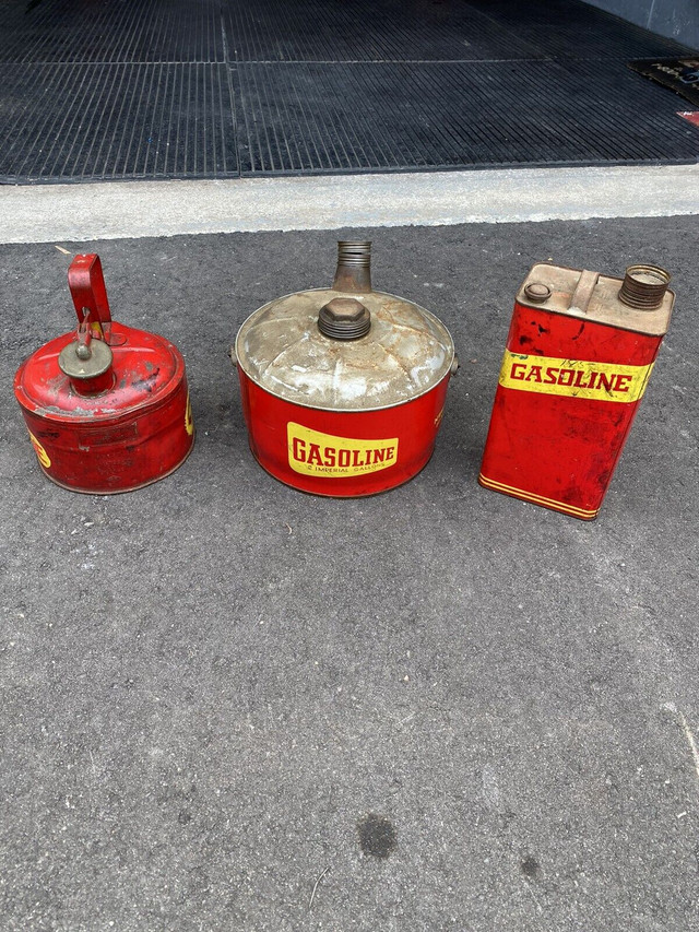 Gas cans vintage  dans Art et objets de collection  à Région de Mississauga/Peel