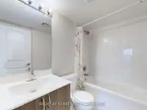 Spacious Condo Apartment for Rent in Long Term Rentals in City of Toronto - Image 9