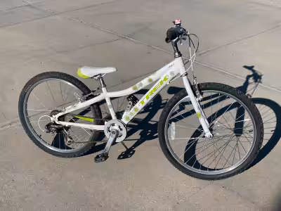 Trek 24” bike fits a kid ages 8-10 years old. High quality bike is lightweight and built to last! Ju...