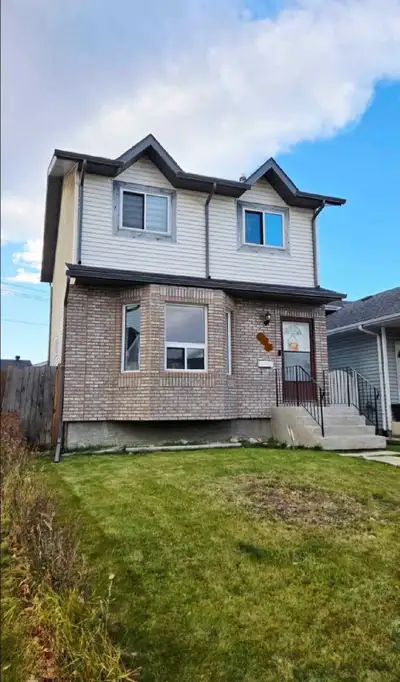 ✨️FOR RENT Location: Southeast, Calgary T2C 4G5 Spacious and well-kept detached home with 4-bedroom,...