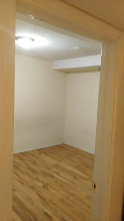 Spacious single bedroom with large kitchen, cooking range, fridge and shared laundry with owners. Cl...
