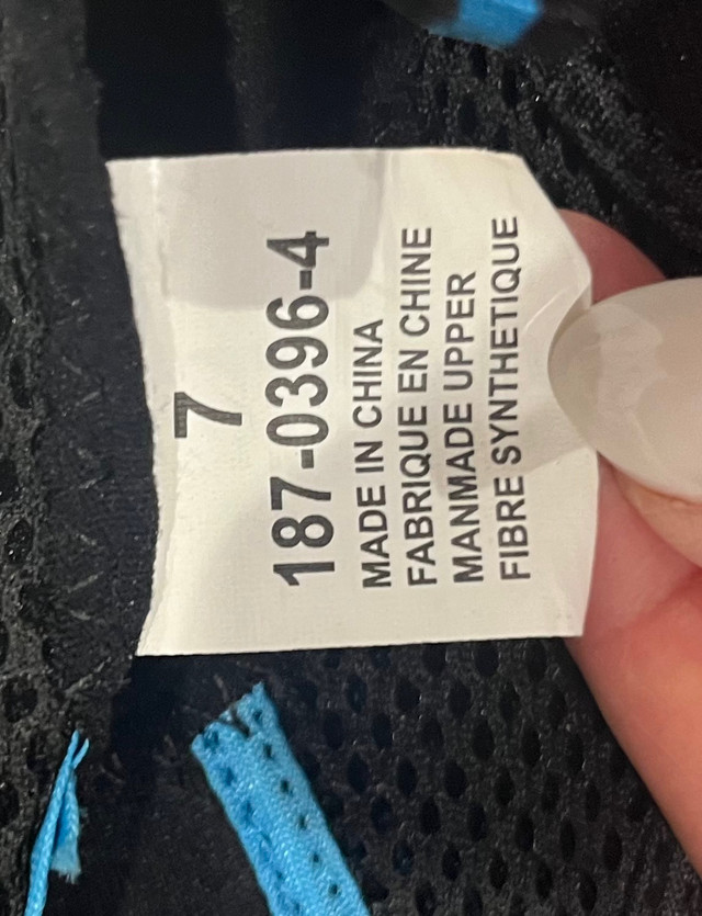 Chaussures d’eau taille 7 dans Sports nautiques  à Laval/Rive Nord - Image 2