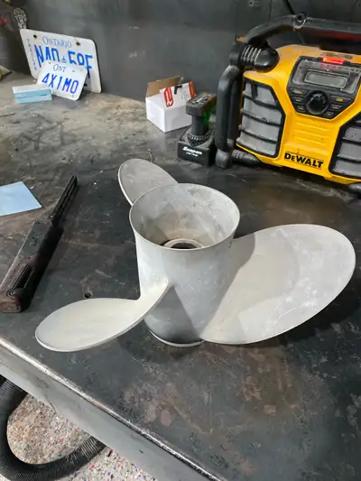 Stainless steel propeller 15 1/4x 19