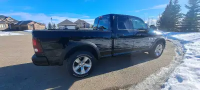 2013 Dodge Ram 1500 V8 4x4 5.7L Hemi, Quad Cab short box. Full loaded with Sunroof and rear sliding...