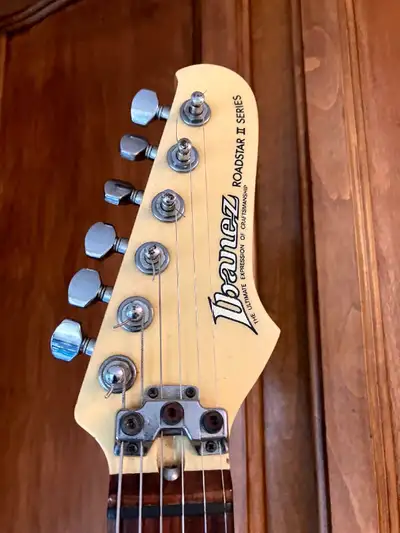 Selling for a friend. Shipping is an extra $100 The RS410 features a flat basswood double cut body w...