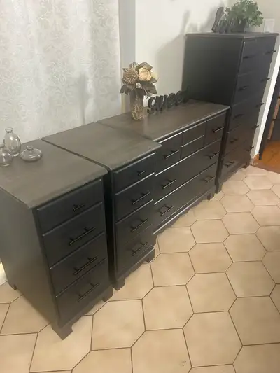 Refinished solid wood 4pc bedroom set, View more