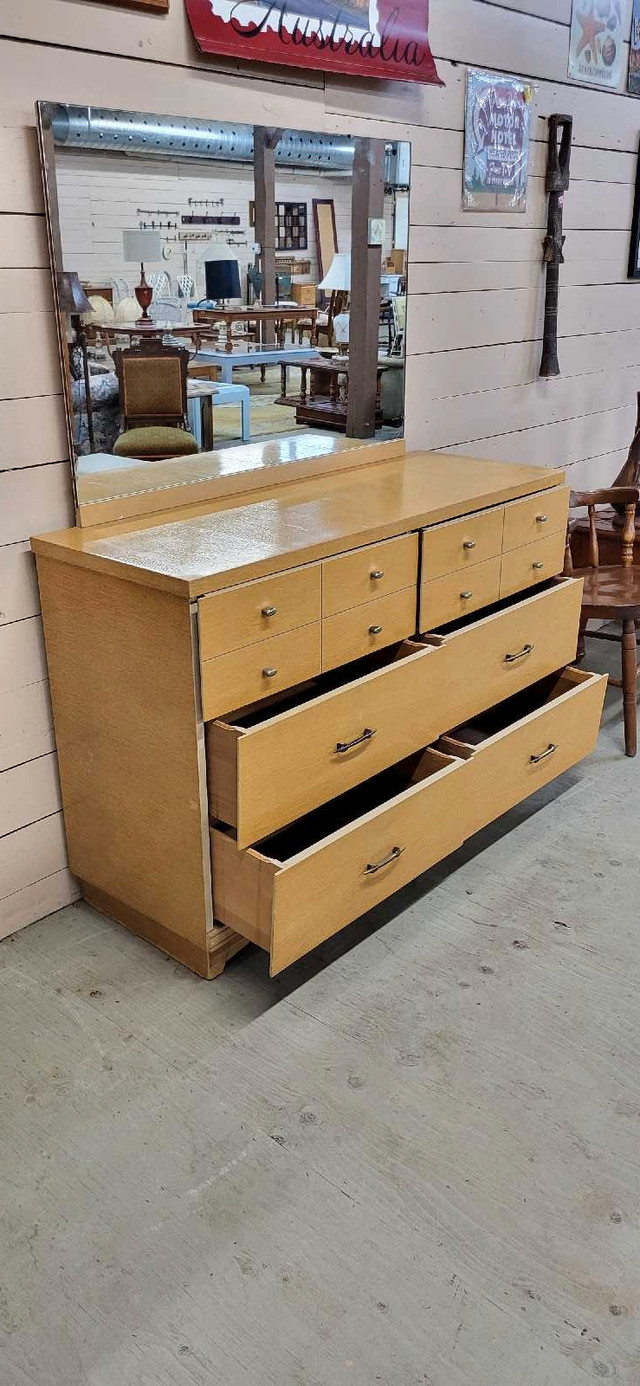 Vintage 6-drawer Dresser w/ Mirror in Dressers & Wardrobes in Trenton - Image 2