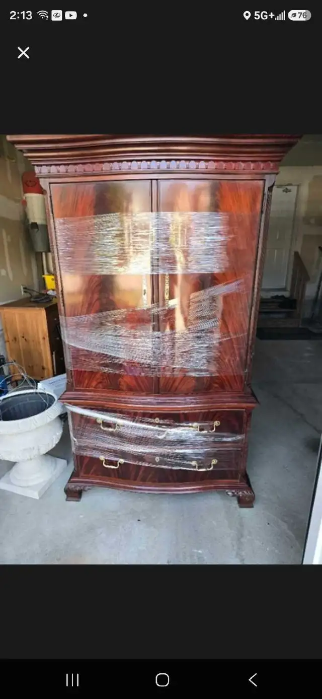 Vintage Mahogany Armoire in Dressers & Wardrobes in Markham / York Region - Image 2