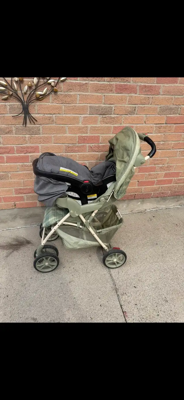 Stroller With Attachable Baby Seat in Other in Mississauga / Peel Region - Image 3