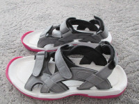 New ladies Crocs golf sandals