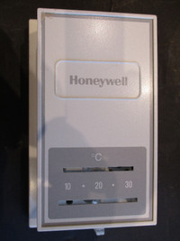 Honeywell T822D2642 Room Thermostat 24 Volt w/ Heat Anticipator.