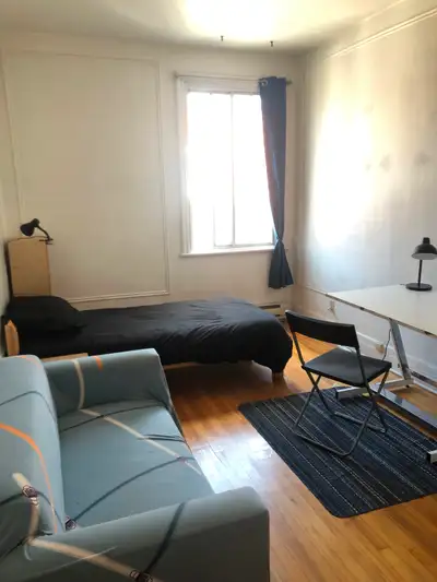 Août seulement, possibilité avant, 700$ par mois Près de L'UdM à deux pas du Métro Outremont. Chambr...