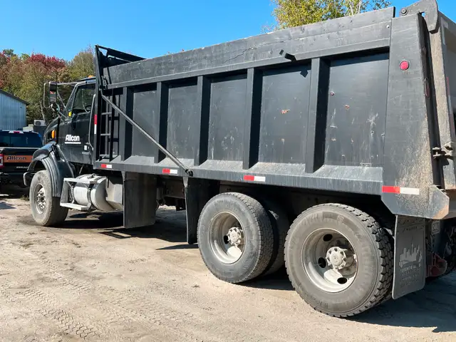 Sterling STE Dump Truck in Heavy Trucks in Muskoka - Image 6