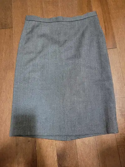 Womens skirt - size 2 (read description), View more