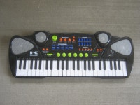 Battery-operated Kawasaki piano keyboard
