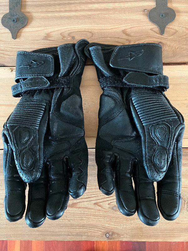 Alpinestars SP-2 V2 Motorcycle Gloves in Motorcycle Parts & Accessories in Banff / Canmore - Image 2