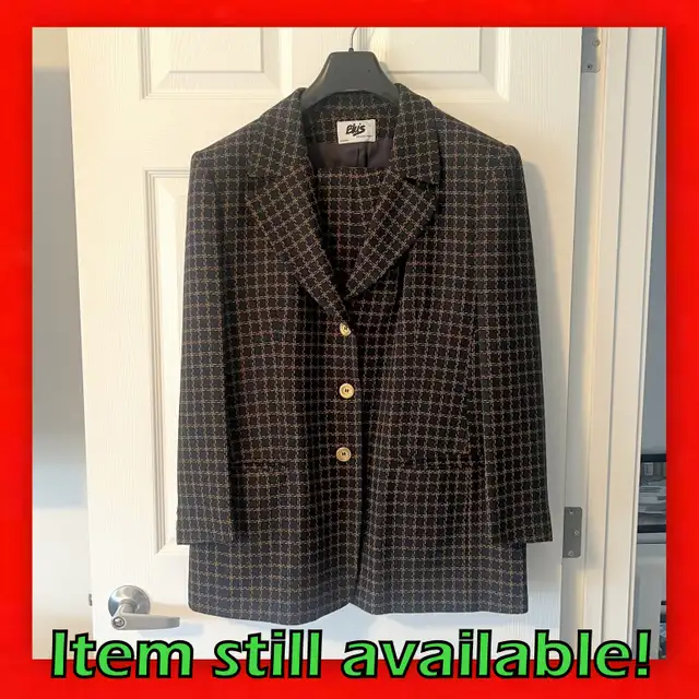 Blu's Designer 100% High-Quality Wool Women's Pant Suit Size 14! in Women's - Other in Calgary - Image 2