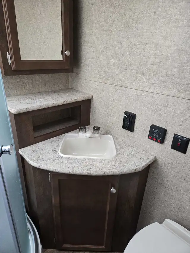 2016 Venture RV  Sonic 22BH. SOLD PENDING in Travel Trailers & Campers in Calgary - Image 9