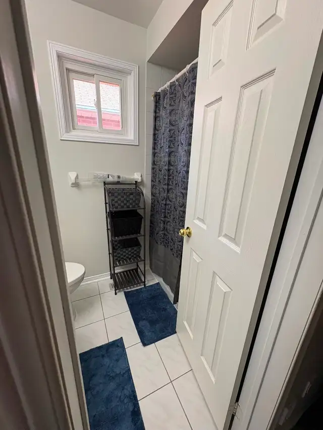 3 rooms rental - working Women/ ladies in Room Rentals & Roommates in Oshawa / Durham Region - Image 12