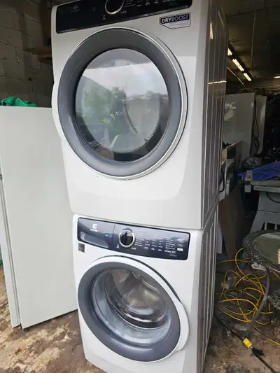 Like new condition used once very nice set-top of the line. Make pick up downtown. Hamilton location...