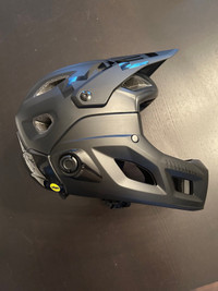 MET Parachute Detachable MTB Helmet