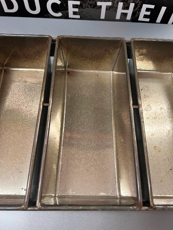 5 loaf strapped bread moulds metal in Industrial Kitchen Supplies in Burnaby/New Westminster - Image 2