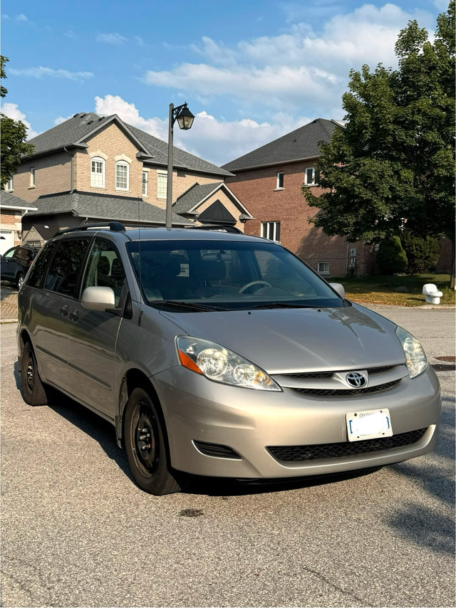 2006 Toyota Sienna AWD in Cars & Trucks in Markham / York Region - Image 4