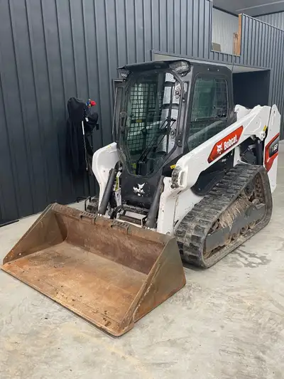 T62 Bobcat Track loader Excellent condition and ready for work 2 speed Hand and foot (bobcat) contro...