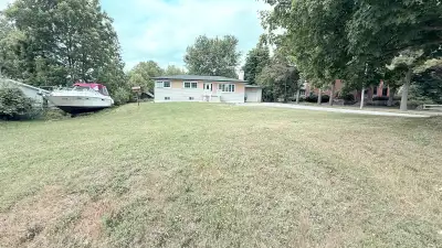 BEAUTIFUL DETACHED BUNGALOW FOR LEASE IN CALEDON WITH LAND