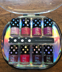 COLOR WORKSHOP NAIL DRYER with 8 BOTTLES OF NAIL POLISH