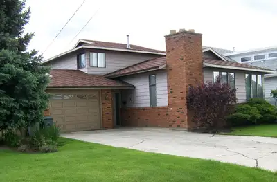 One Bedroom w/Bathroom in Executive Home/House Share, View more