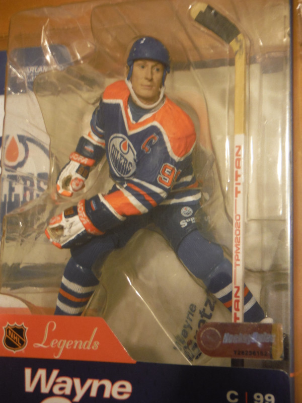 Wayne Gretzky Edmonton Oilers McFarlane Action Figure For Sale ! in Arts & Collectibles in City of Halifax - Image 2