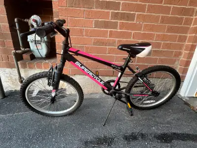 Hello I’m selling a bicycle for girl $50. Diameter of rim is 16 inches. Great condion.