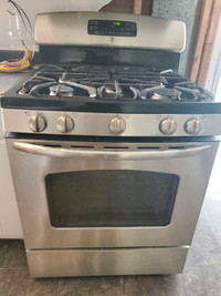 GE gas range stove with convection and self-cleaning. Mint