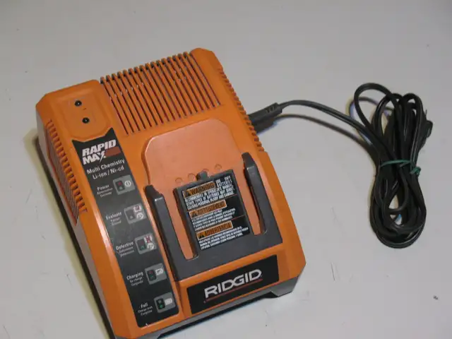 Makita, DeWalt, and Ridgid 18 Volt Battery Chargers, LIKE NEW in Power Tools in City of Toronto - Image 7