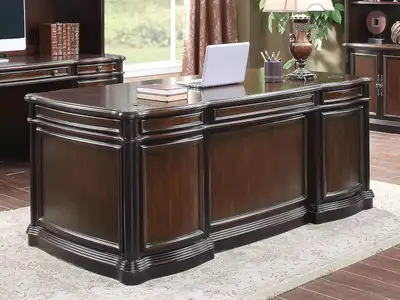 36"D x 74"W x 30"H Big office wood desk with drawers. Gros bureau en bois, avec tiroirs Viens en 4 s...