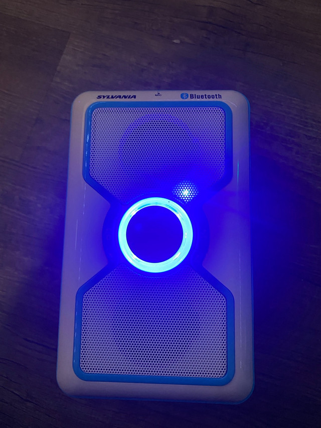 Bluetooth speaker  in Speakers in London - Image 2