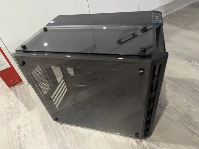 Corsair Crystal Series 280X Dual chamber MATX gaming case in Desktop Computers in Markham / York Region - Image 3