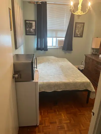 Large private bedroom For student